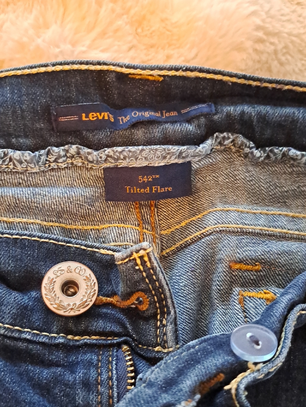 Levi's 542 Tilted Flare Women's Jeans in Dark Blue Denim